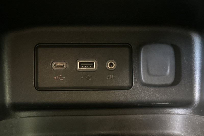 Chevrolet Equinox Vehicle Full-screen Gallery Image 29