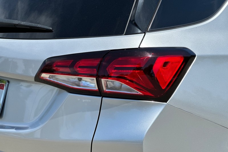 Chevrolet Equinox Vehicle Full-screen Gallery Image 47