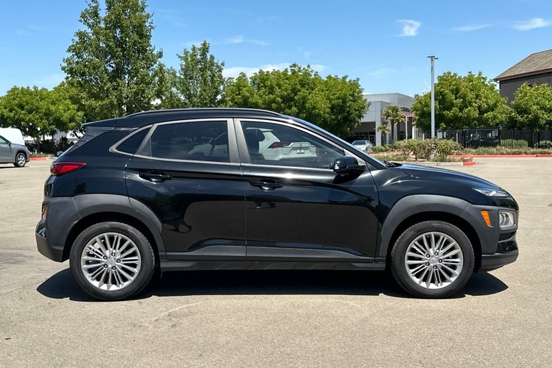 Hyundai Kona Vehicle Full-screen Gallery Image 03