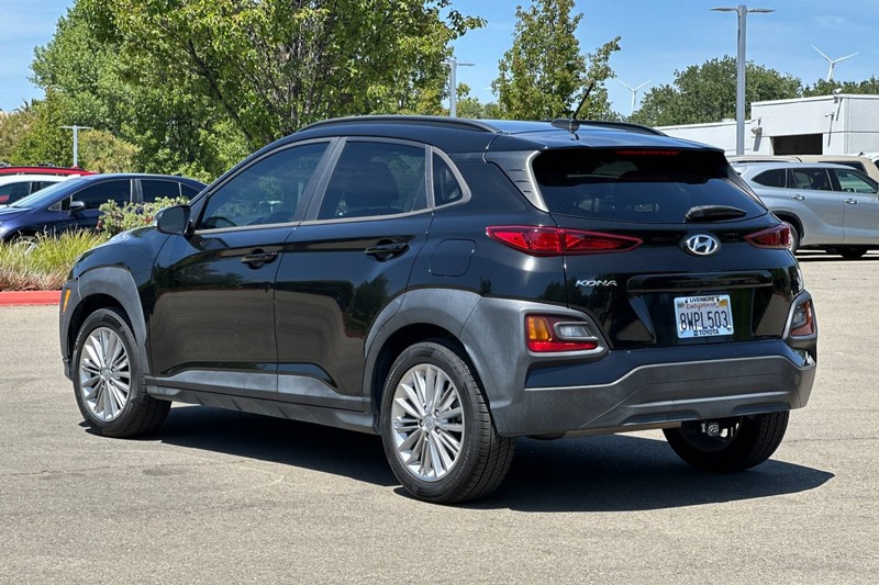 Hyundai Kona Vehicle Full-screen Gallery Image 06