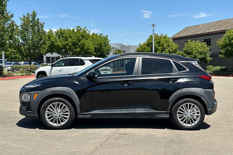 Hyundai Kona Vehicle Full-screen Gallery Image 07