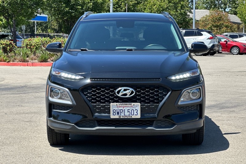 Hyundai Kona Vehicle Full-screen Gallery Image 09