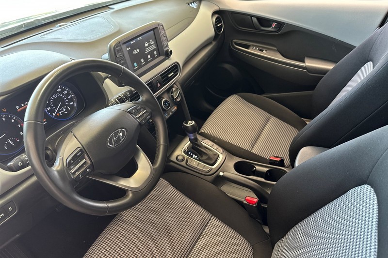 Hyundai Kona Vehicle Full-screen Gallery Image 10