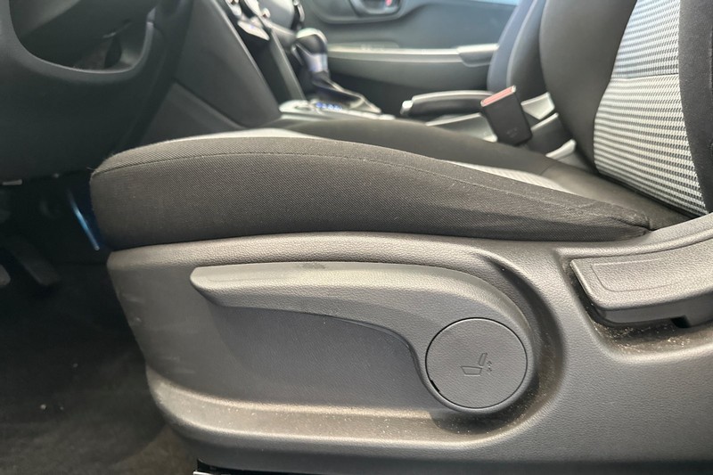 Hyundai Kona Vehicle Full-screen Gallery Image 13