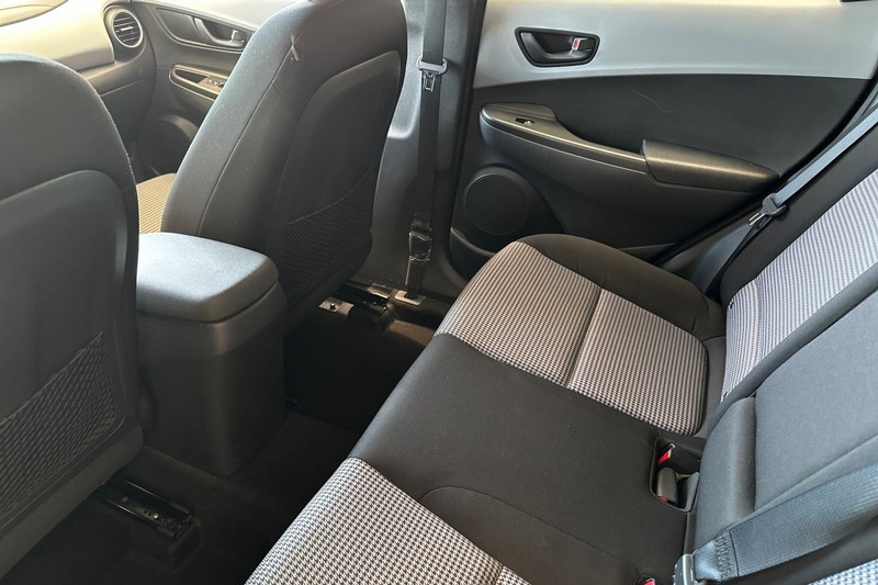 Hyundai Kona Vehicle Full-screen Gallery Image 14