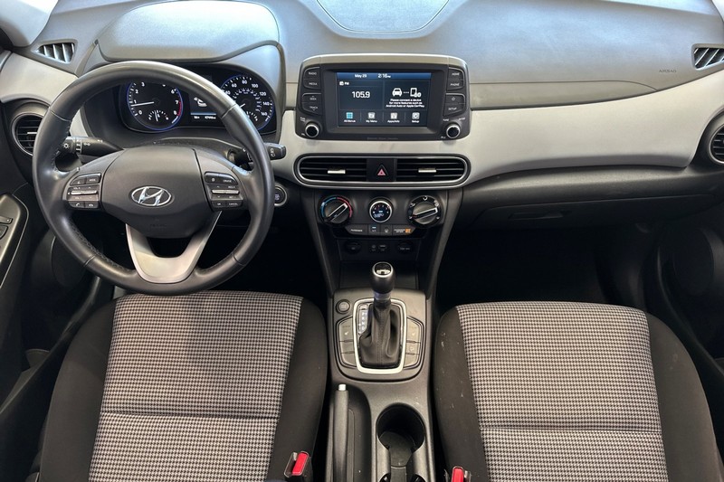 Hyundai Kona Vehicle Full-screen Gallery Image 15