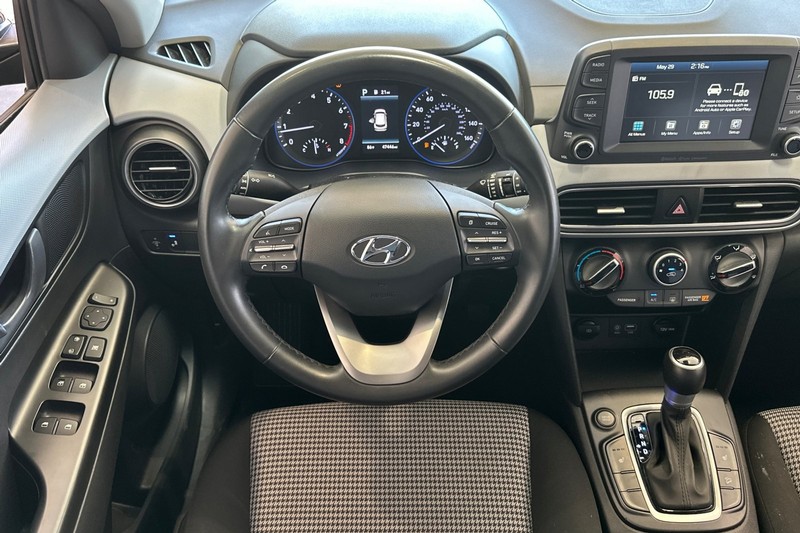 Hyundai Kona Vehicle Full-screen Gallery Image 16