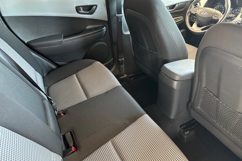 Hyundai Kona Vehicle Full-screen Gallery Image 18