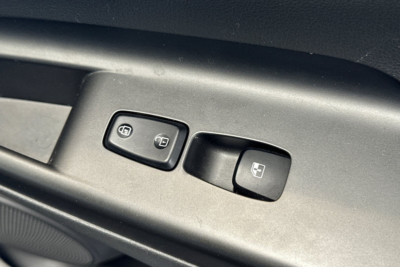 Hyundai Kona Vehicle Full-screen Gallery Image 22