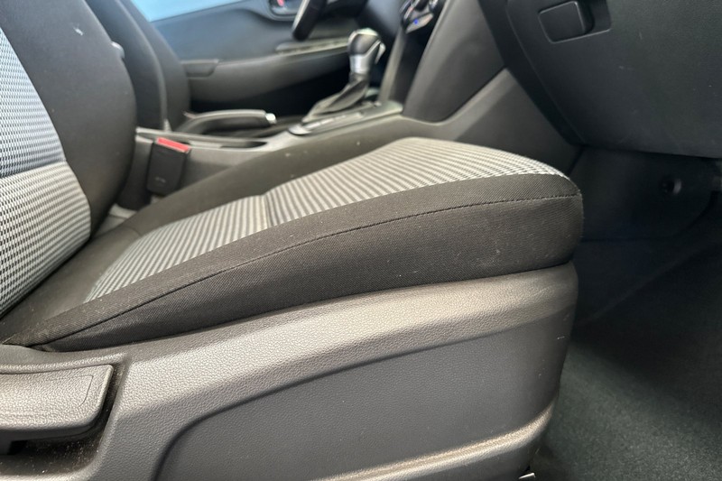 Hyundai Kona Vehicle Full-screen Gallery Image 23