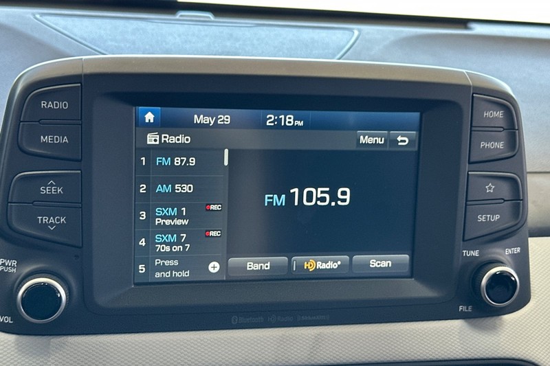 Hyundai Kona Vehicle Full-screen Gallery Image 26