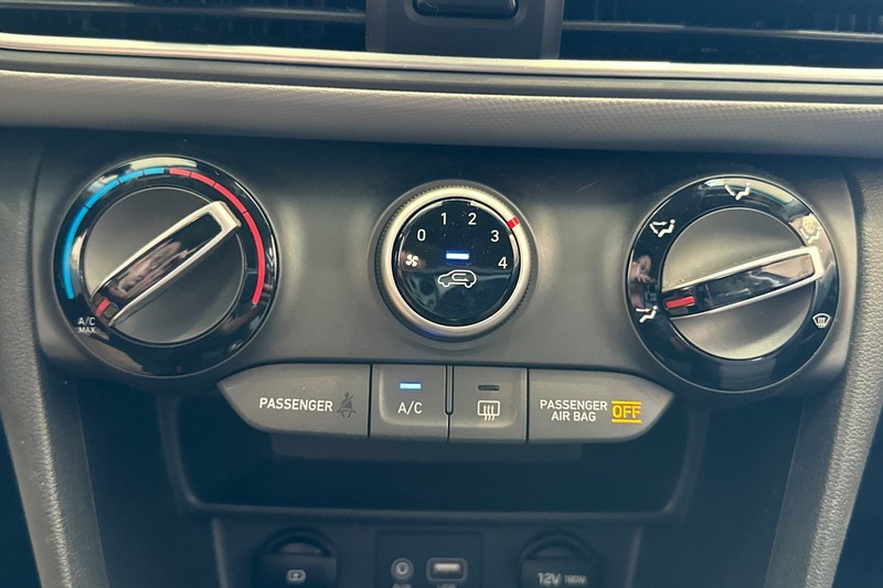 Hyundai Kona Vehicle Full-screen Gallery Image 28