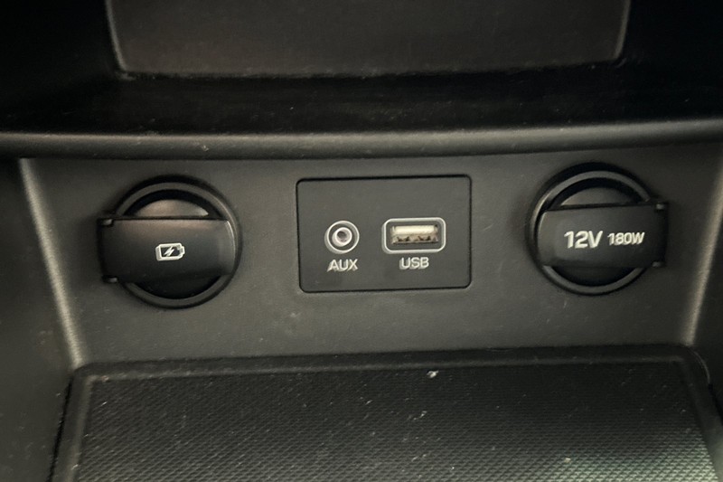 Hyundai Kona Vehicle Full-screen Gallery Image 29