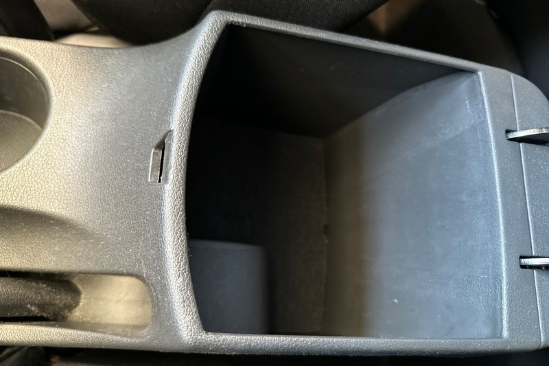 Hyundai Kona Vehicle Full-screen Gallery Image 30