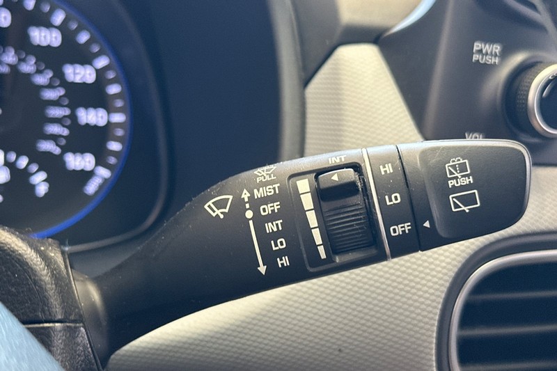 Hyundai Kona Vehicle Full-screen Gallery Image 37