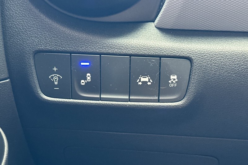 Hyundai Kona Vehicle Full-screen Gallery Image 40