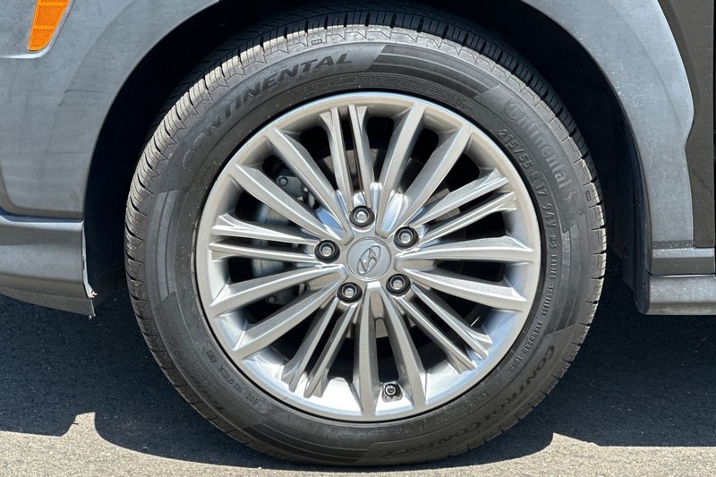 Hyundai Kona Vehicle Full-screen Gallery Image 41