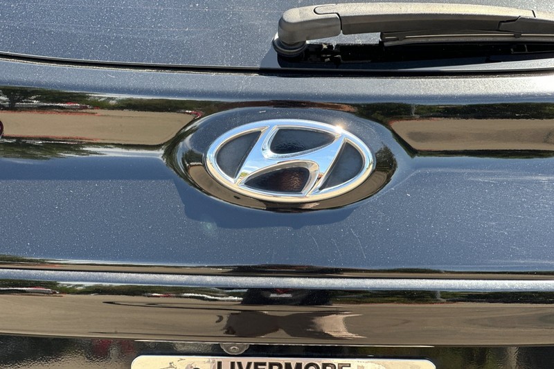 Hyundai Kona Vehicle Full-screen Gallery Image 45