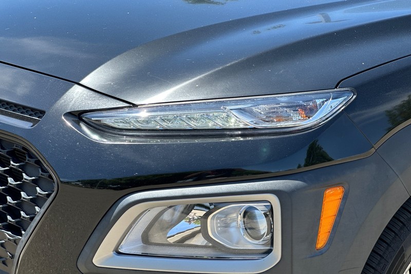 Hyundai Kona Vehicle Full-screen Gallery Image 48