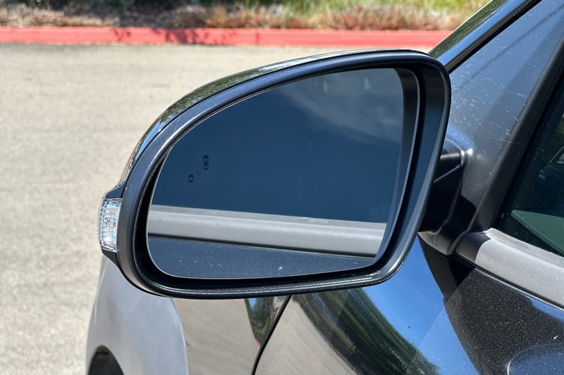 Hyundai Kona Vehicle Full-screen Gallery Image 50