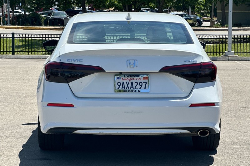 Honda Civic Sedan Vehicle Full-screen Gallery Image 05
