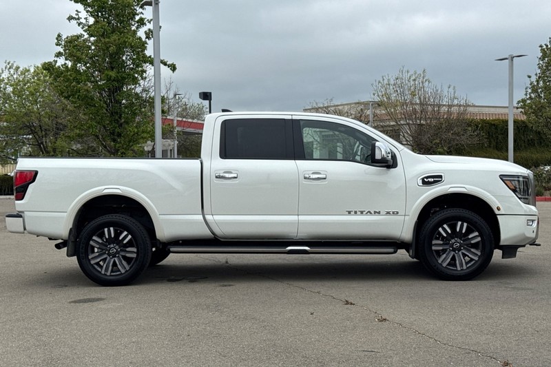 Nissan Titan XD Vehicle Full-screen Gallery Image 03