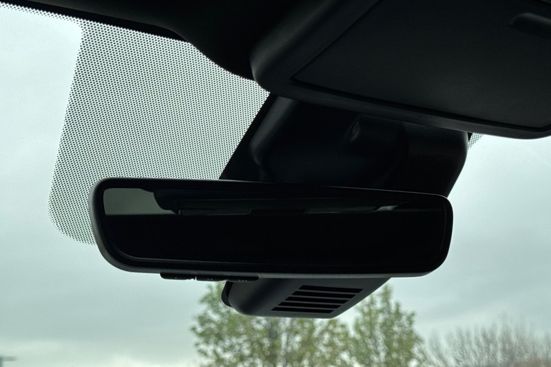 Nissan Titan XD Vehicle Full-screen Gallery Image 24