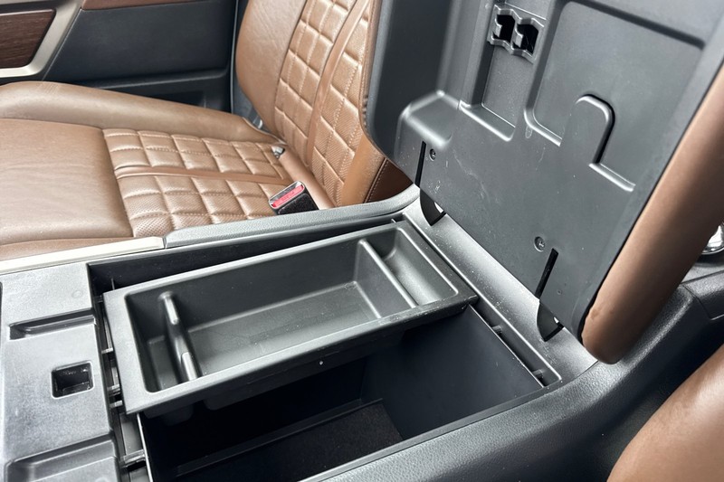 Nissan Titan XD Vehicle Full-screen Gallery Image 29