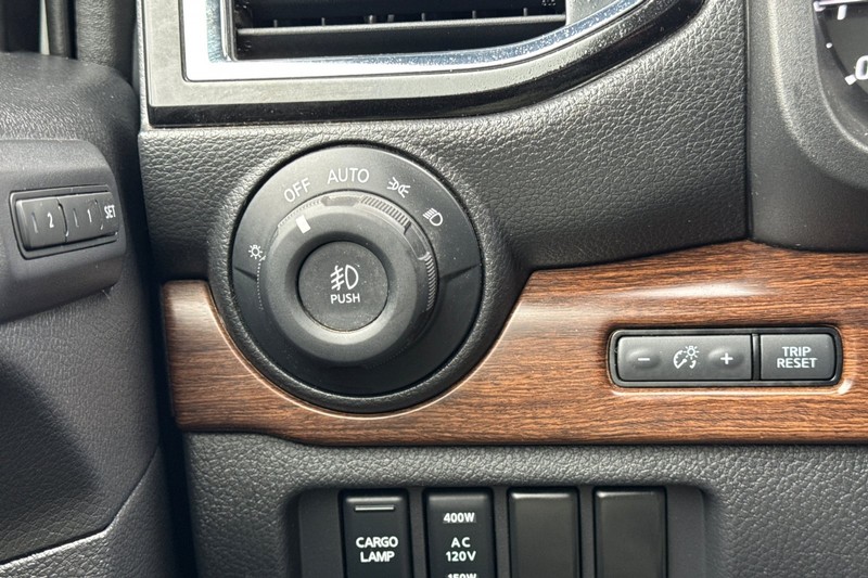 Nissan Titan XD Vehicle Full-screen Gallery Image 38