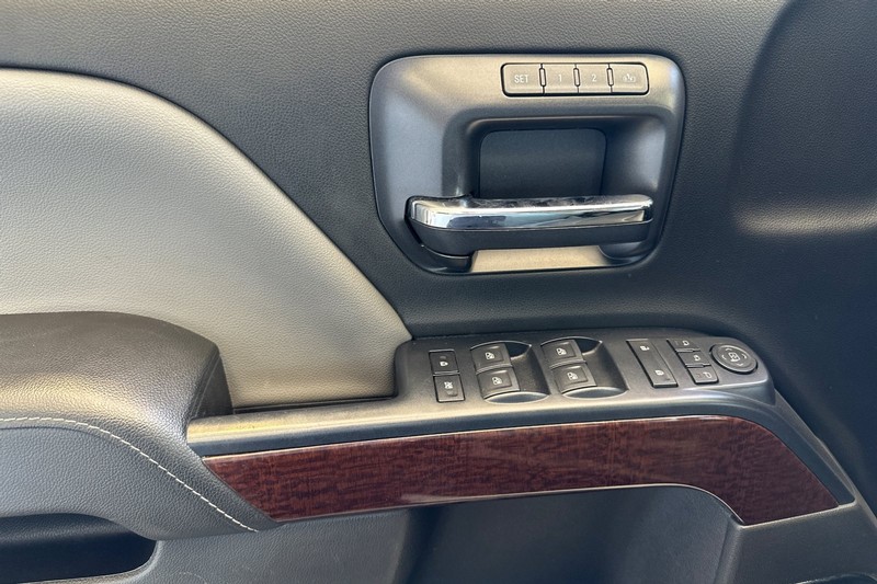 GMC Sierra 1500 Vehicle Full-screen Gallery Image 11