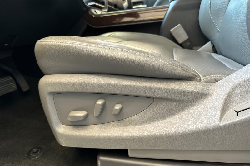 GMC Sierra 1500 Vehicle Full-screen Gallery Image 13
