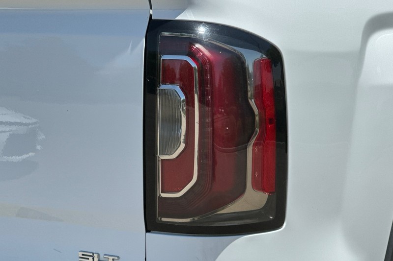 GMC Sierra 1500 Vehicle Full-screen Gallery Image 48