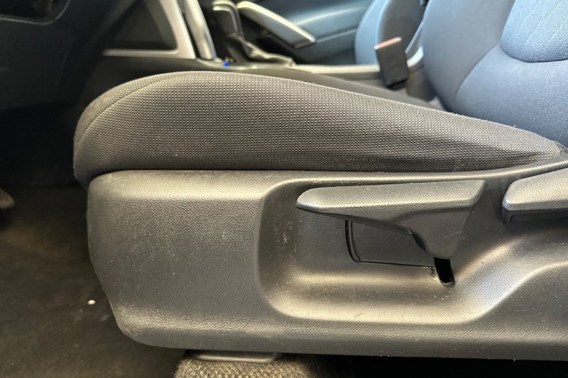 Toyota Corolla Cross Vehicle Full-screen Gallery Image 13