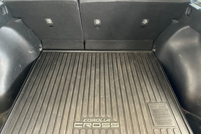 Toyota Corolla Cross Vehicle Full-screen Gallery Image 17