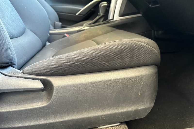 Toyota Corolla Cross Vehicle Full-screen Gallery Image 23