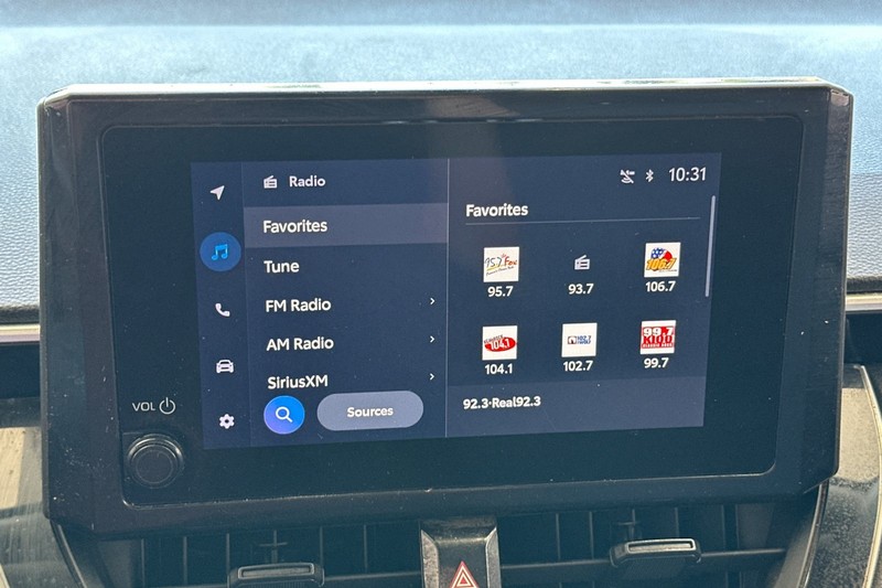 Toyota Corolla Cross Vehicle Full-screen Gallery Image 26