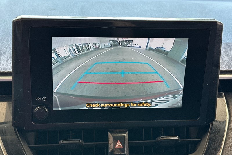 Toyota Corolla Cross Vehicle Full-screen Gallery Image 27