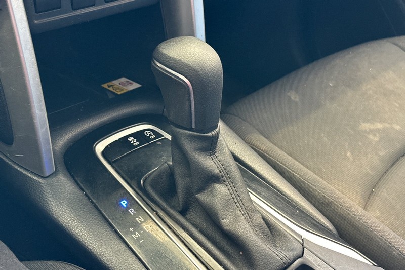 Toyota Corolla Cross Vehicle Full-screen Gallery Image 31