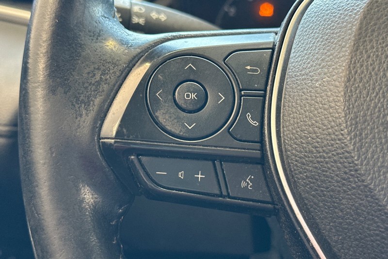 Toyota Corolla Cross Vehicle Full-screen Gallery Image 34