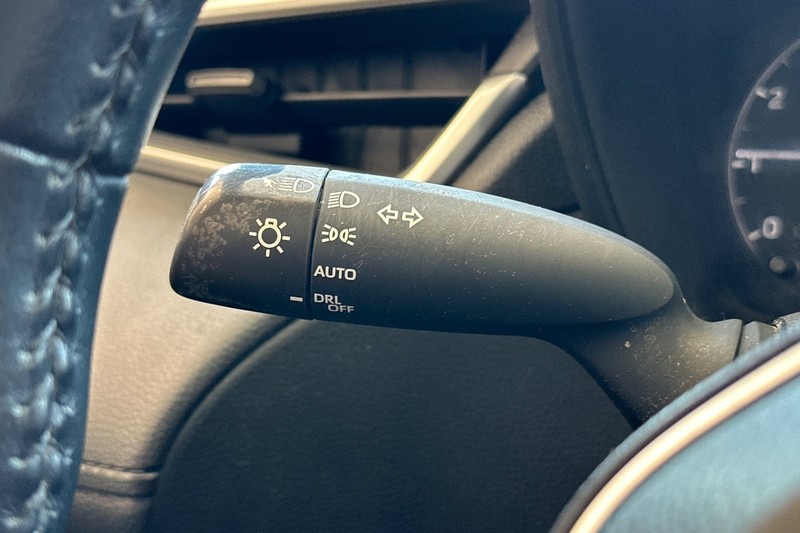 Toyota Corolla Cross Vehicle Full-screen Gallery Image 35
