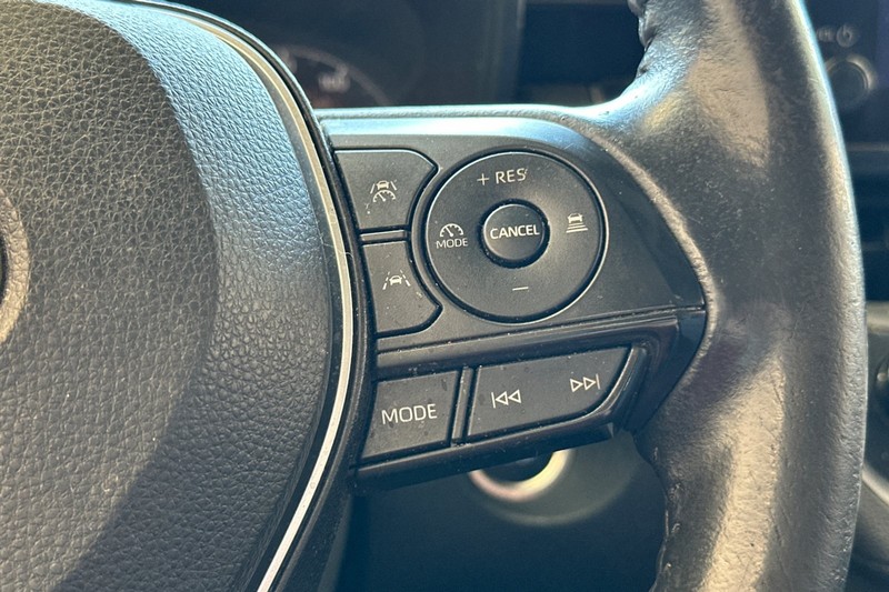 Toyota Corolla Cross Vehicle Full-screen Gallery Image 36