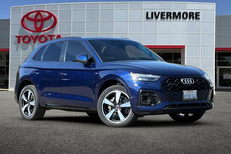 Audi Q5 Vehicle Full-screen Gallery Image 02