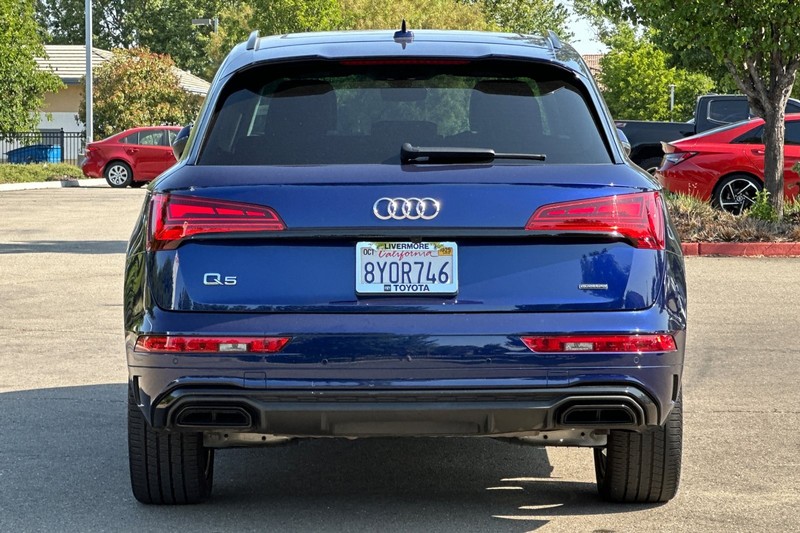 Audi Q5 Vehicle Full-screen Gallery Image 05