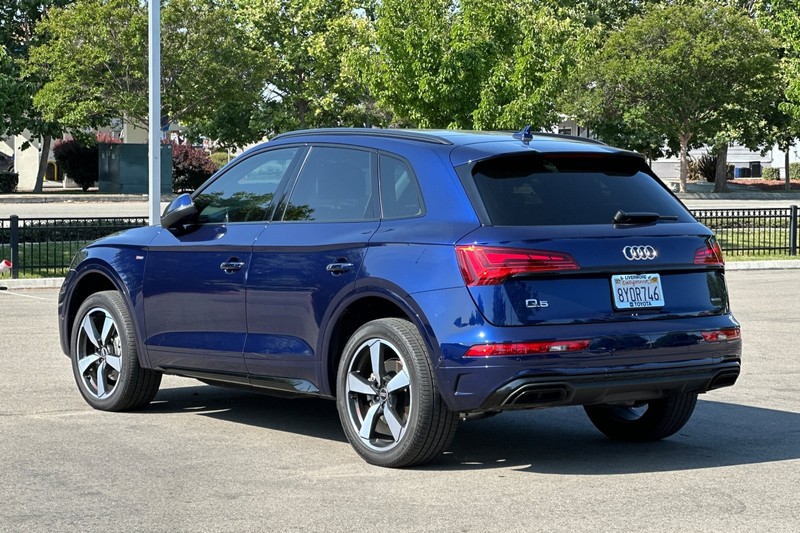 Audi Q5 Vehicle Full-screen Gallery Image 06