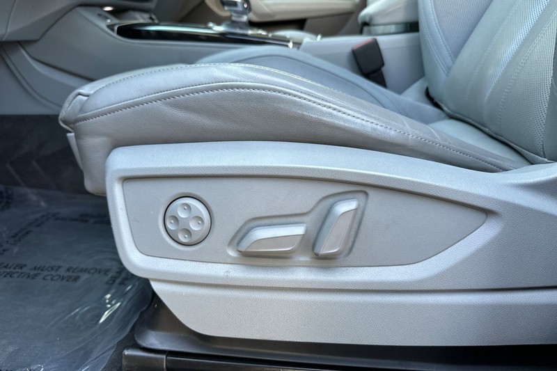 Audi Q5 Vehicle Full-screen Gallery Image 13
