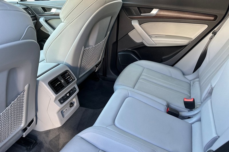 Audi Q5 Vehicle Full-screen Gallery Image 14