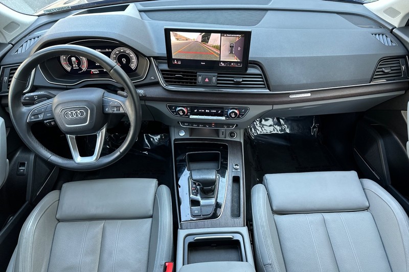 Audi Q5 Vehicle Full-screen Gallery Image 15