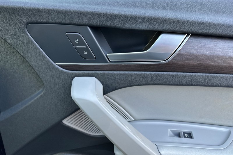 Audi Q5 Vehicle Full-screen Gallery Image 20