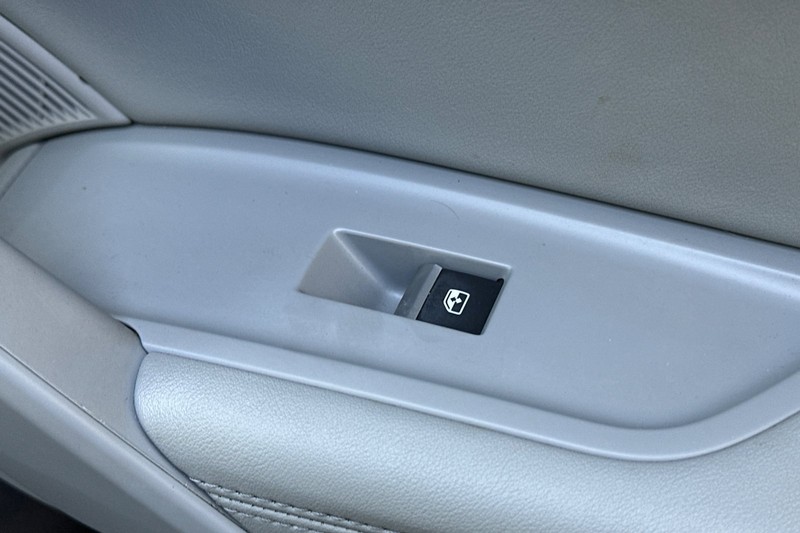 Audi Q5 Vehicle Full-screen Gallery Image 21
