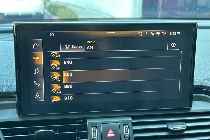 Audi Q5 Vehicle Full-screen Gallery Image 25